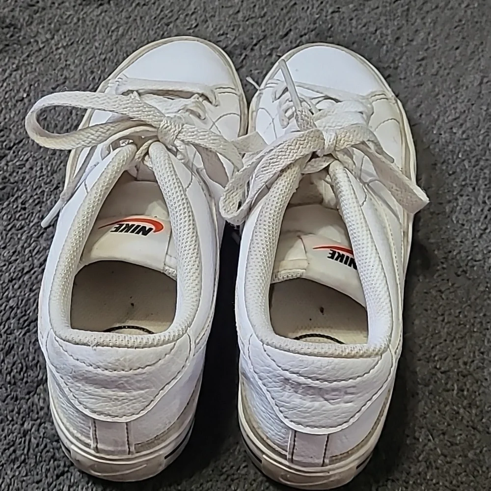 Nike court legacy